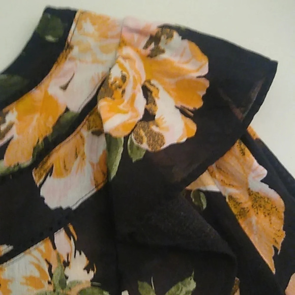 LIGHTWEIGHT, BOHO, COTTAGECORE, FEMININE, FLORAL ON  BLK, LONG SLEEVE BLOUSE - Picture 4 of 10
